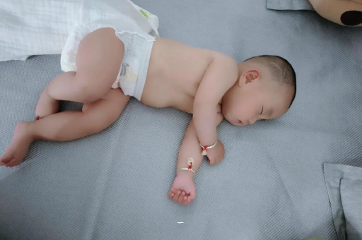 蓬莱宝宝肠胀气的症状