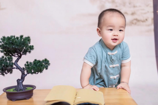 蓬莱六个月宝宝摇头正常吗